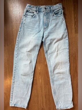 Abercrombie 90s Straight Ultra High Rise Light Wash Jeans